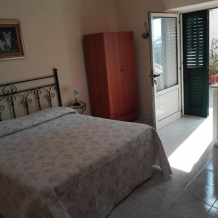 לינה וארוחת בוקר מסה לוברנסה Casa Lorella מראה חיצוני תמונה